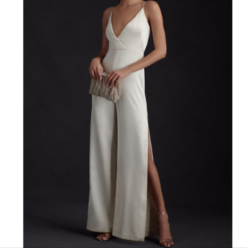 Monique Lhuillier Doutzen V-Neck Jumpsuit